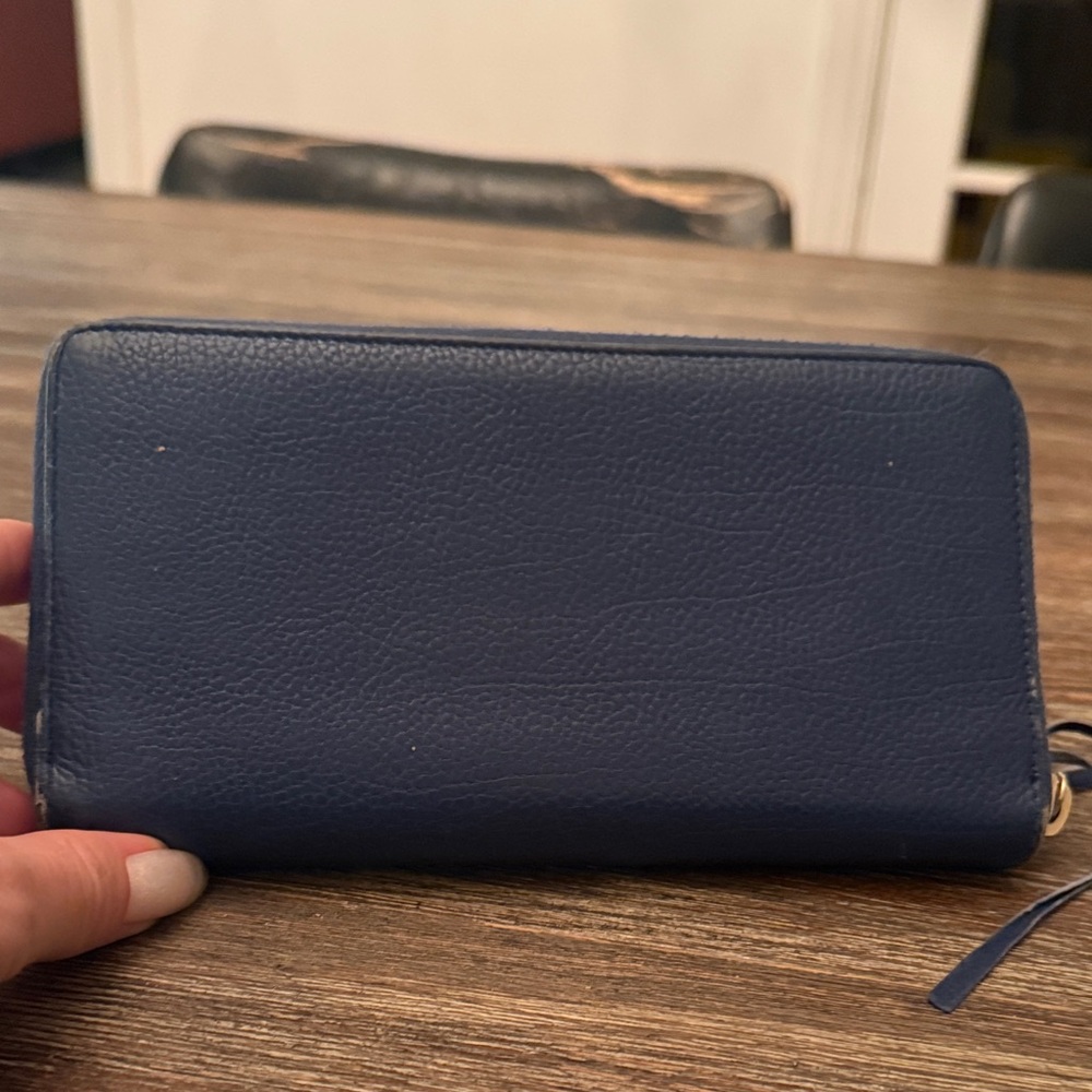 Balenciaga Navy Leather Wallet with Gold Accent
Certificate of Authenticity incl - Picture 2 of 7